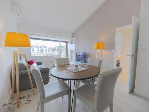 Near The Beach, 2 Room Air-conditioned Apartment