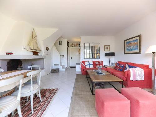 Pleasant Holiday Home In Port Grimaud With Patio