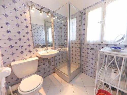 Pleasant Holiday Home In Port Grimaud With Patio