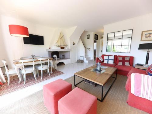 Pleasant Holiday Home In Port Grimaud With Patio