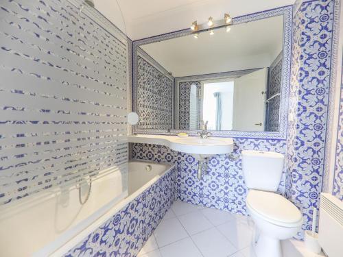 Pleasant Holiday Home In Port Grimaud With Patio
