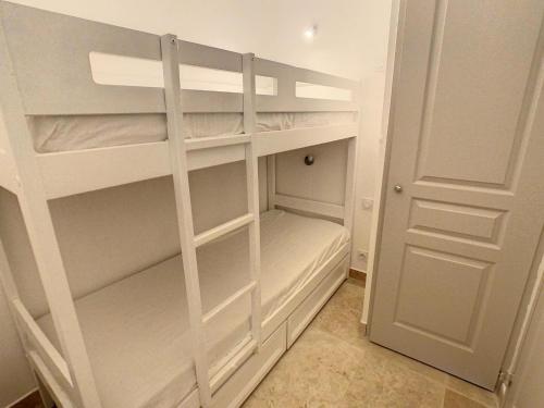 Rental 2 Rooms In Grimaud