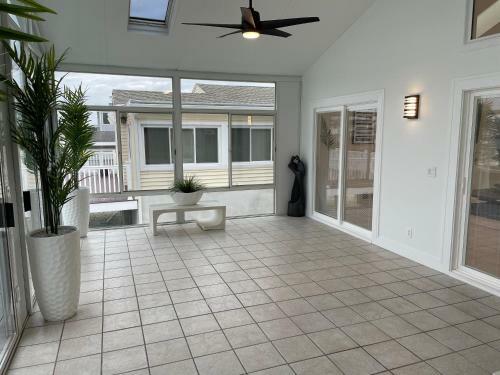 Waterfront Home In Brick With Swimming Pool Access