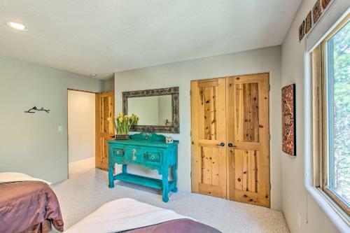 Stunning Angel Fire Cabin With Private Hot Tub!