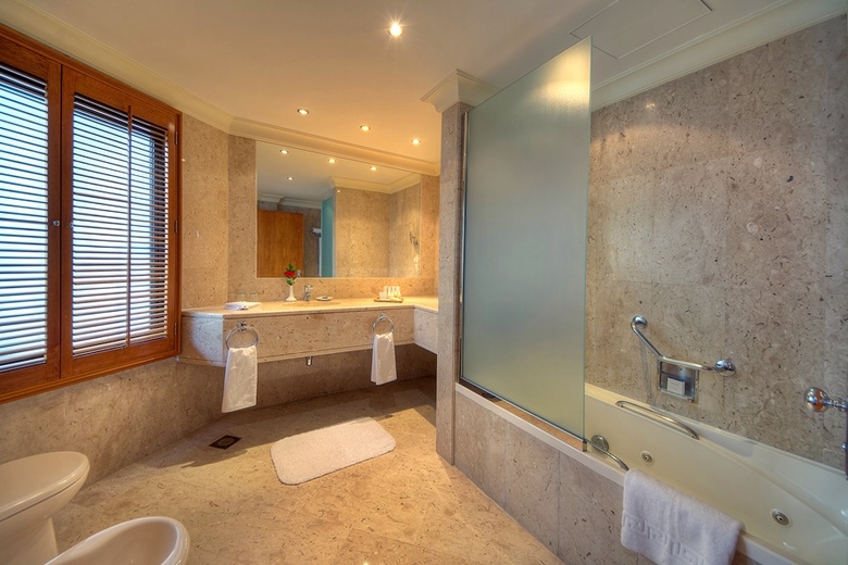 Hotel Dubai Marine Beach Resort & Spa