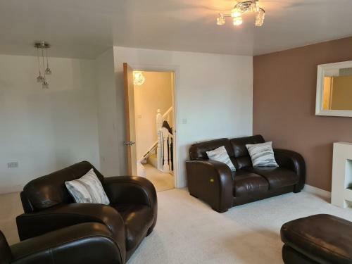Cheerful 3 Bedroom Townhouse 2 Ensuite Bathrooms
