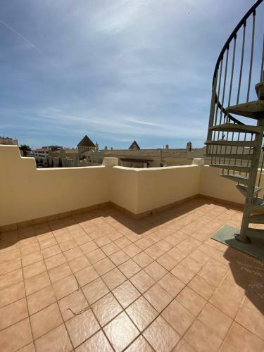 Spacious Family House Near Beach