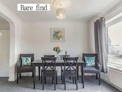 Lovely Apartment 1 King 4 Single Beds