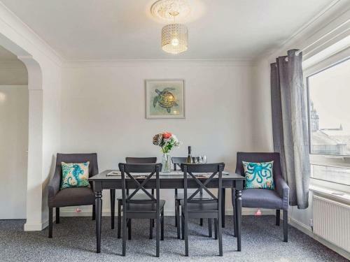 Lovely Apartment 6 Single Beds