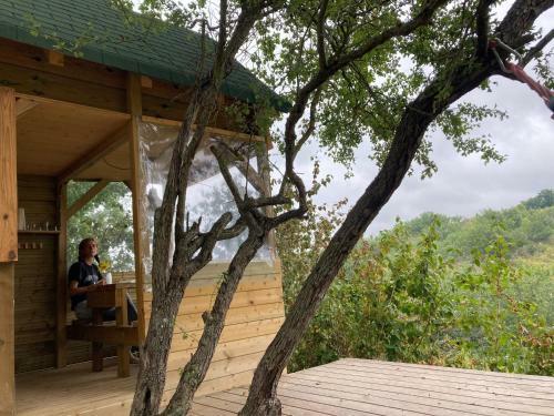 Cabane Bivouac � L'ombre Des Ch�nes