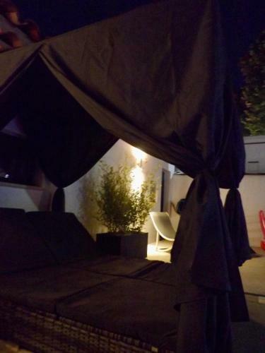 Hostal La Suite C�t� Pool-house Piscine & Jacuzzi Privatifs