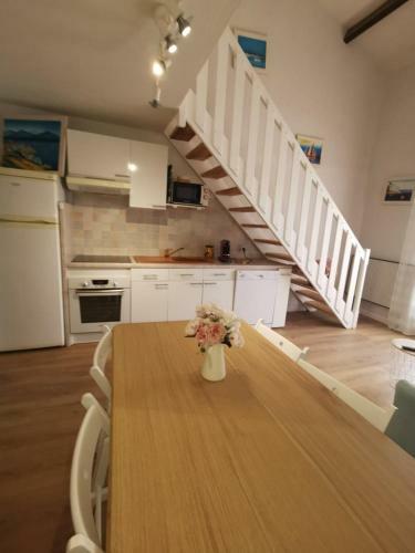 Apartamento Cosy Duplex For 4 In Giens With Parking