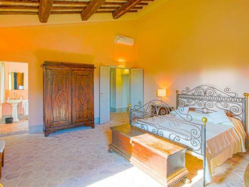 Vintage Villa In Sermugnano With Infinity Pool