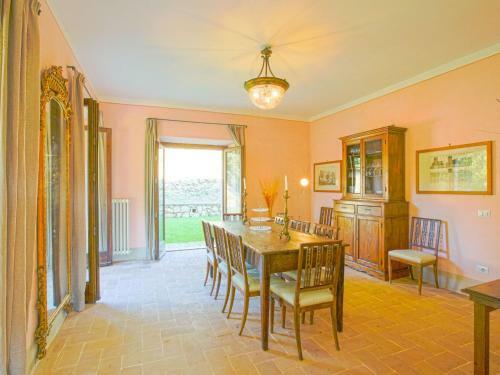 Vintage Villa In Sermugnano With Infinity Pool