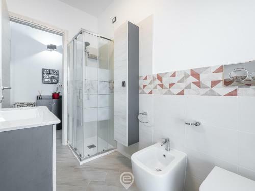 Alba's Apartment - Wifi & Private Parking