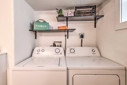 Quaint Riverfront Cabin Walk To Midtown!