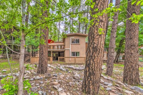 Quaint Riverfront Cabin Walk To Midtown!