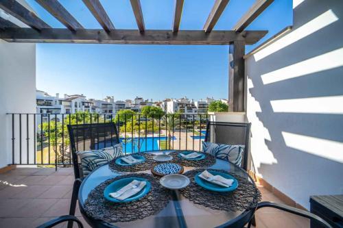 Modern Bright Two Bedroom Apartment With Pool Views - Co1022lt