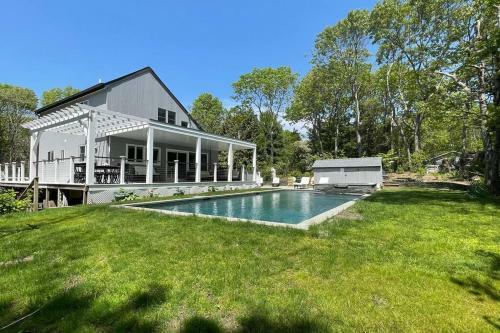 East Hampton Summer Home With Pool & Hot Tub