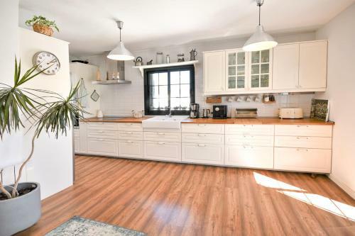 Detached First Class Vacation Home In Well Maintained Community In Uga