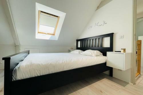 Large House 800 Meters From Tours In Lush Greenery