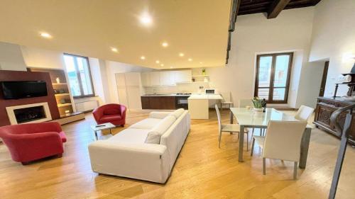 Apartamento Duomo Apt With Spectacular Terrace - Sleeps 6