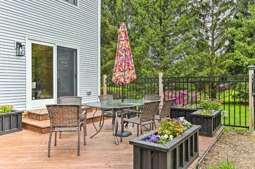 Gorgeous Montgomery Home With Seasonal Pool!