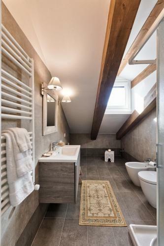 Apartamento Mansarda In Borgo Po