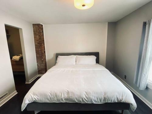 Beautifully Updated 5br Residence Near Uofr/museums/downtown