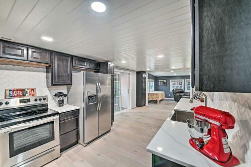 Charming Saratoga Springs Cottage With Patio!