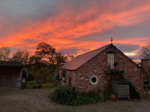 Little Pentre Barn With Swimming Pool