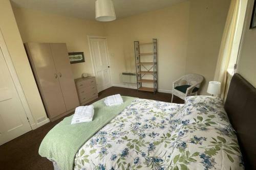 Apartamento 2 Bedroom Ground Floor Flat With Enclosed Gardens