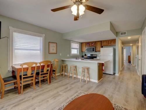 2br 2ba Lakefront Dowtown Beachview Sleeps 6