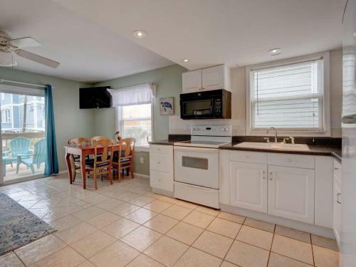 2br Condo Lakefront Step 2 Beach Sleeps 6 Boardwalk
