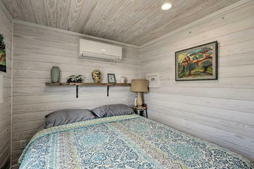 Modern Flat Rock Tiny House With Community Pool
