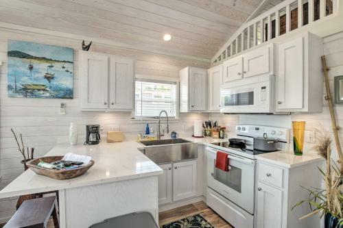 Modern Flat Rock Tiny House With Community Pool