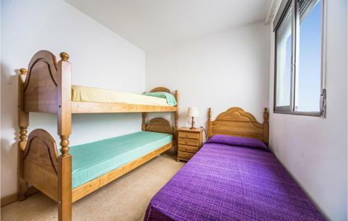 Nice Apartment In Vinar�s With 2 Bedrooms