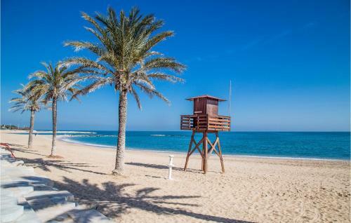 Nice Apartment In Vinar�s With 2 Bedrooms