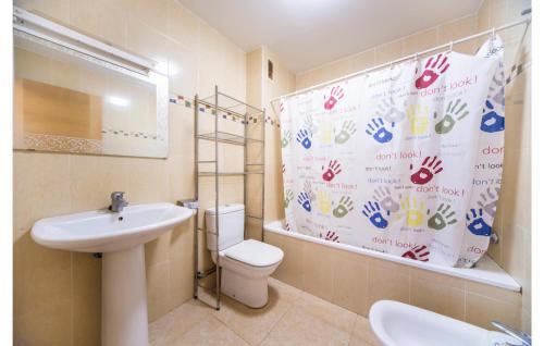Nice Apartment In Vinar�s With 2 Bedrooms