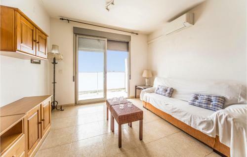 Nice Apartment In Vinar�s With 2 Bedrooms
