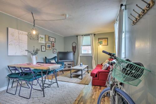 Eclectic Durham Home With Deck Less Than 2 Mi To Dtwn!