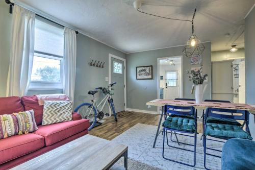Eclectic Durham Home With Deck Less Than 2 Mi To Dtwn!