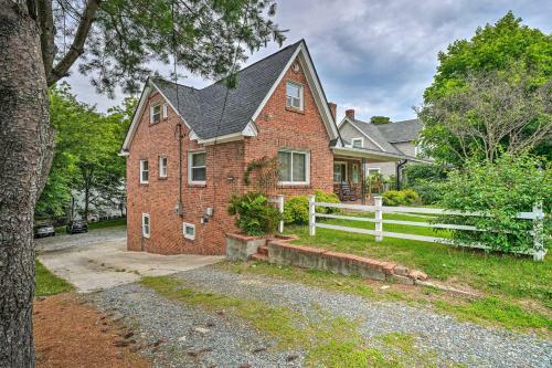 Spacious Home With Game Room And Backyard Lounge!