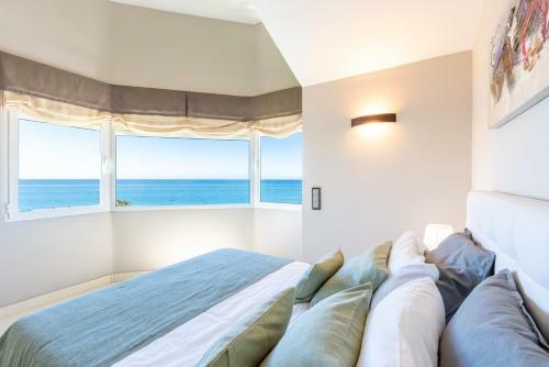 Calahonda Del Sol - Front Line Apartment With Sea View