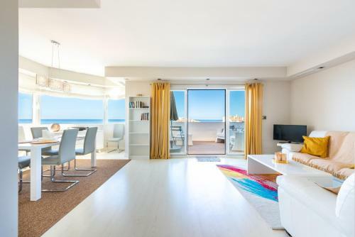 Calahonda Del Sol - Front Line Apartment With Sea View