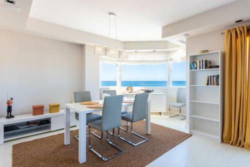 Calahonda Del Sol - Front Line Apartment With Sea View