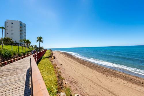 Calahonda Del Sol - Front Line Apartment With Sea View