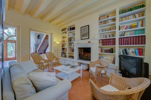Villa Faccioli Magnolia And Oleandro With Shared Pool - Happy Rentals