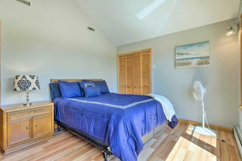 Charming Narragansett Retreat With Coastal View
