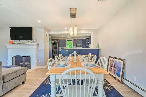 Charming Narragansett Retreat With Coastal View